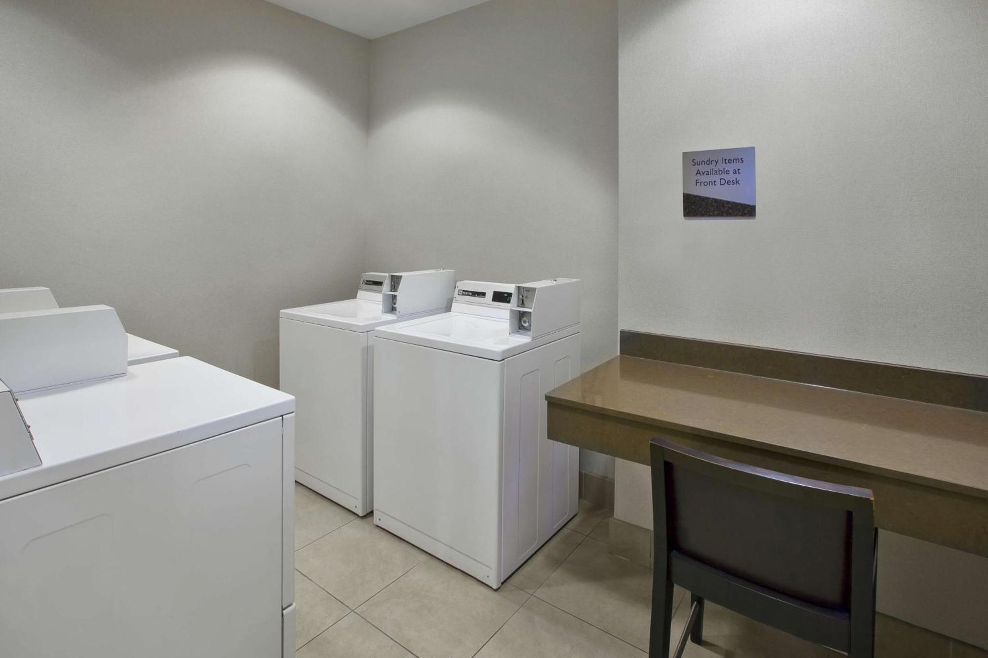 Embassy Suites Columbus - Airport Екстер'єр фото